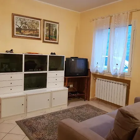 Апартаменты Red House With Botanical Garden *